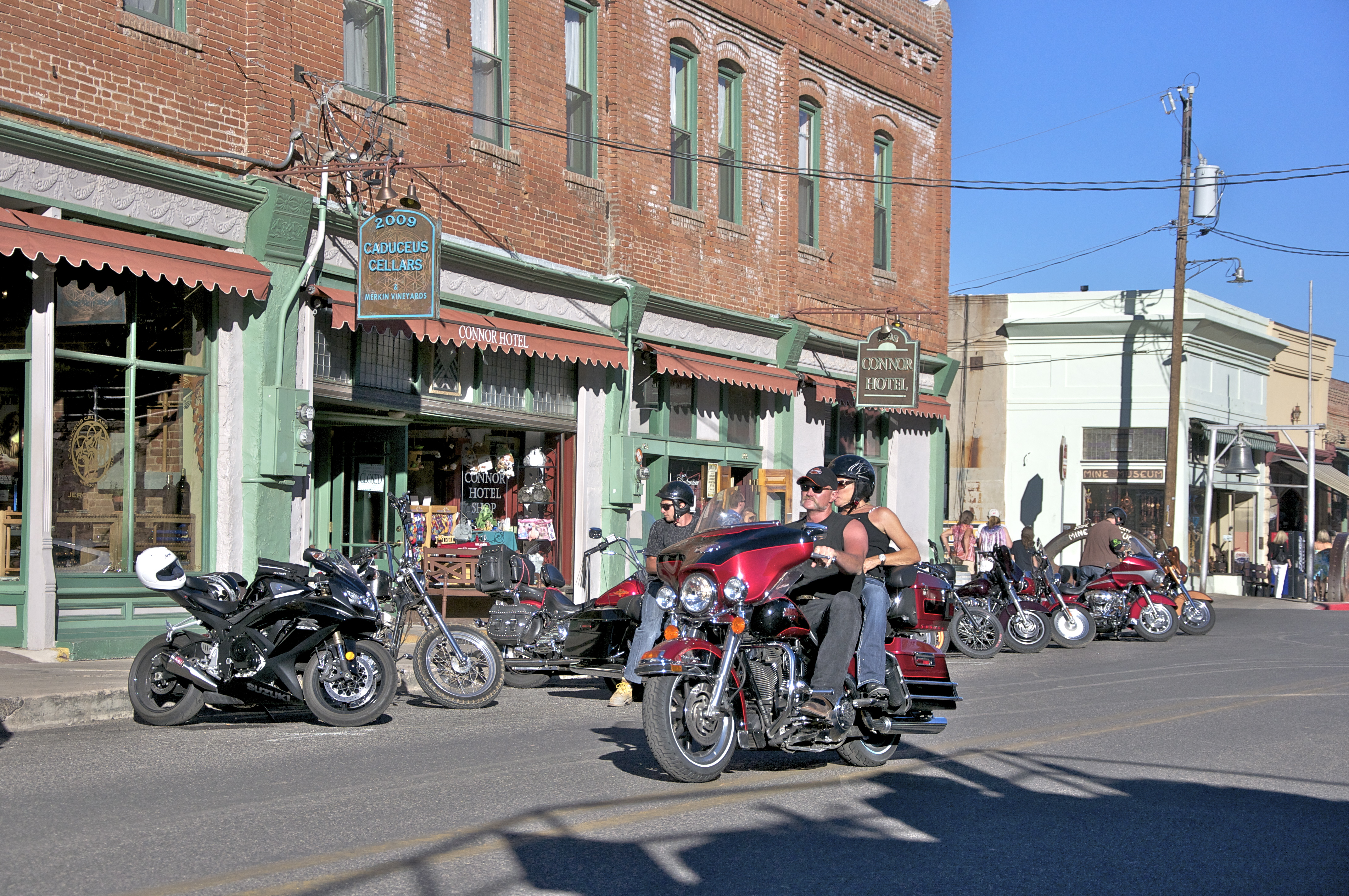 Haleiros a todo momento na estrada. - Joaquim Nery Haleiros a todo momento na estrada.