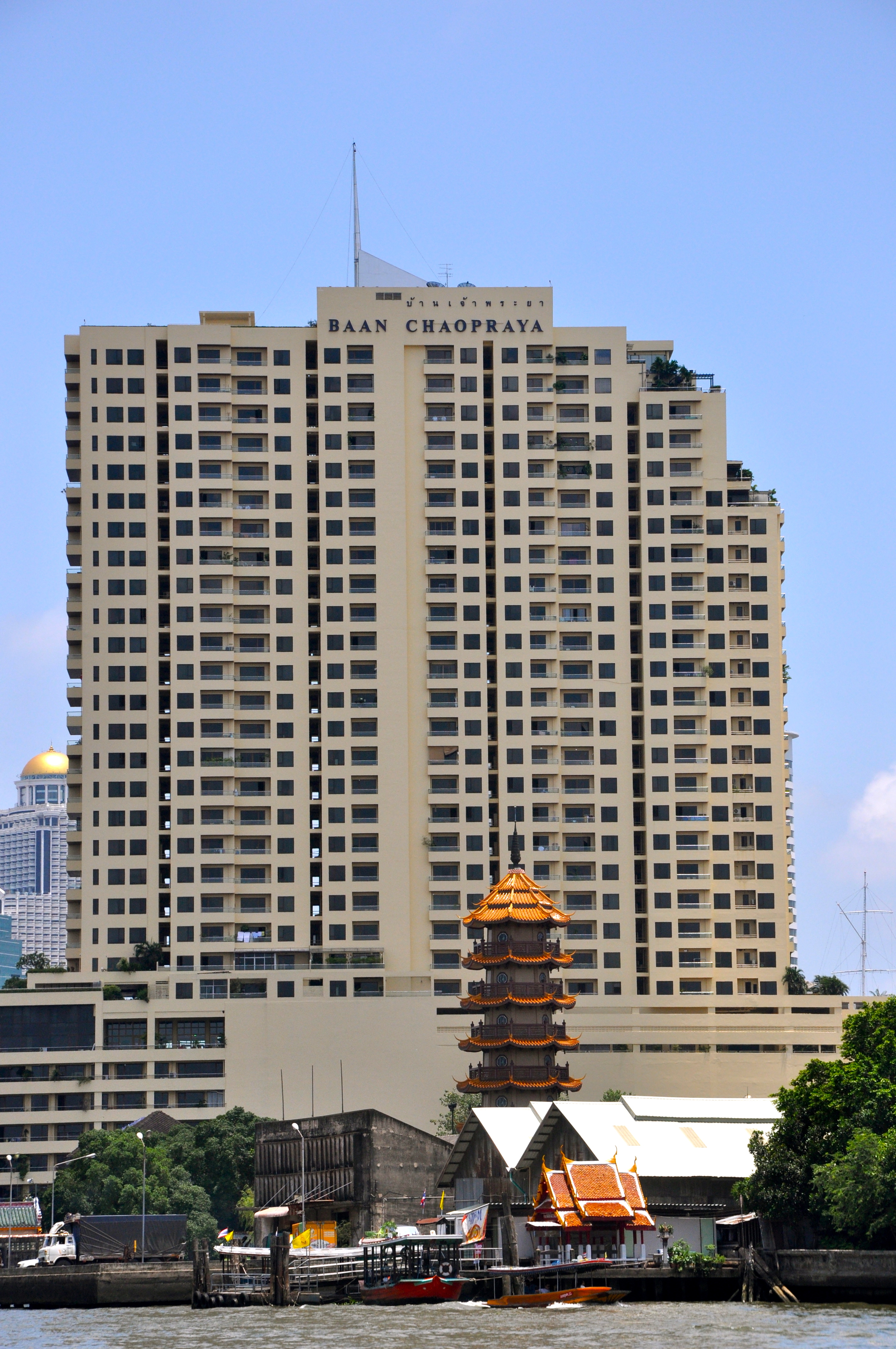 DSC_0894 CONTRASTES DE BANGKOK ENTRE O MODERNO E O ANTIGO
