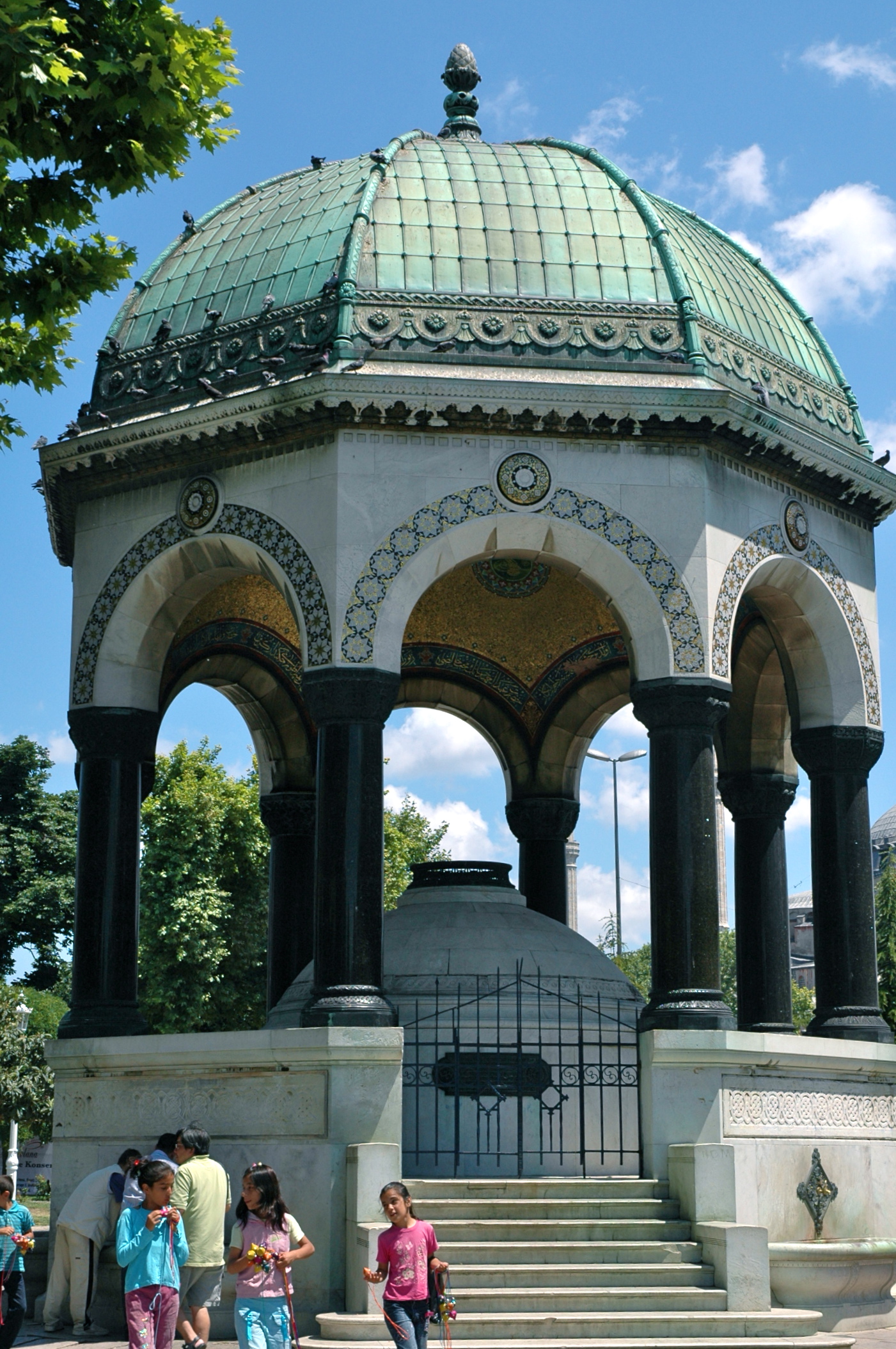 A Fonte Alemã completa o conjunto do Hipódromo de Constantinopla - Joaquim Nery A Fonte Alemã completa o conjunto do Hipódromo de Constantinopla