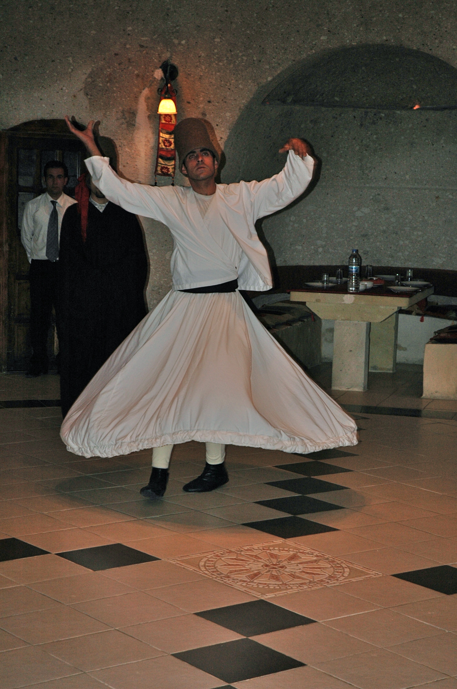 A dança dos Dervixes. - Joaquim Nery A dança dos Dervixes.