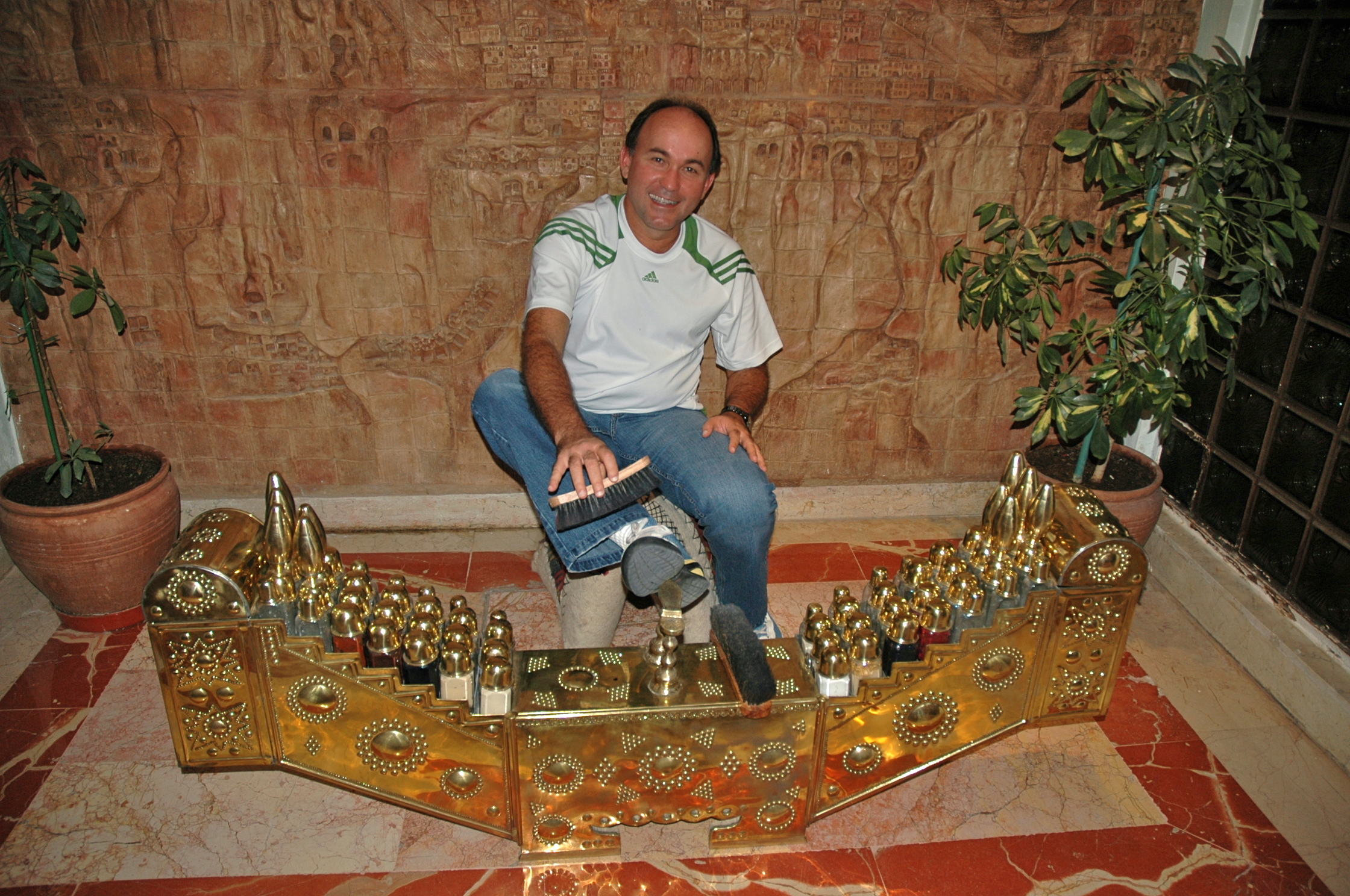 Caixa de engraxate típica da Turquia no hotel de Ürgüp. - Joaquim Nery Caixa de engraxate típica da Turquia no hotel de Ürgüp.