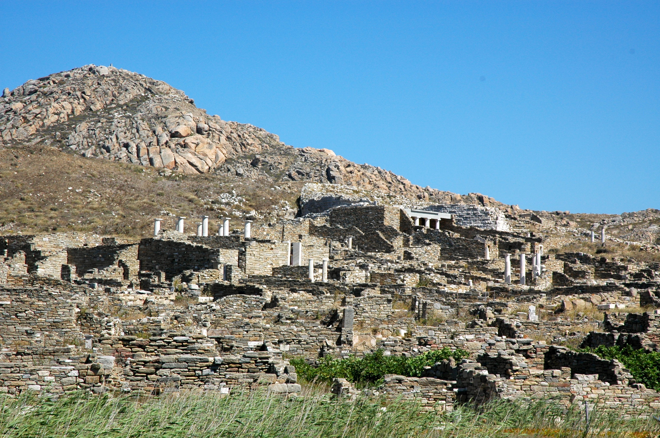 Delos, a ilha sagrada de Apolo - Joaquim Nery Delos, a ilha sagrada de Apolo