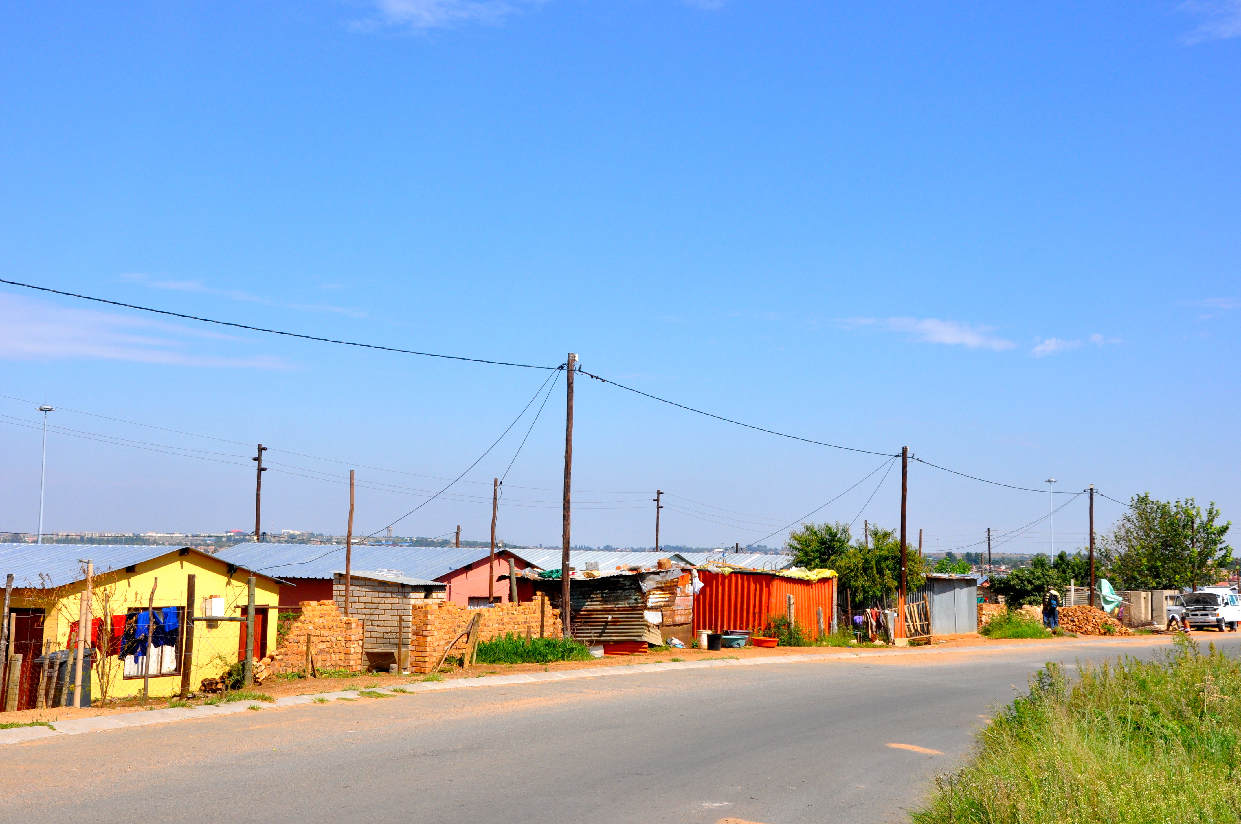 No Soweto ainda existem bolsões de pobreza - Joaquim Nery No Soweto ainda existem bolsões de pobreza