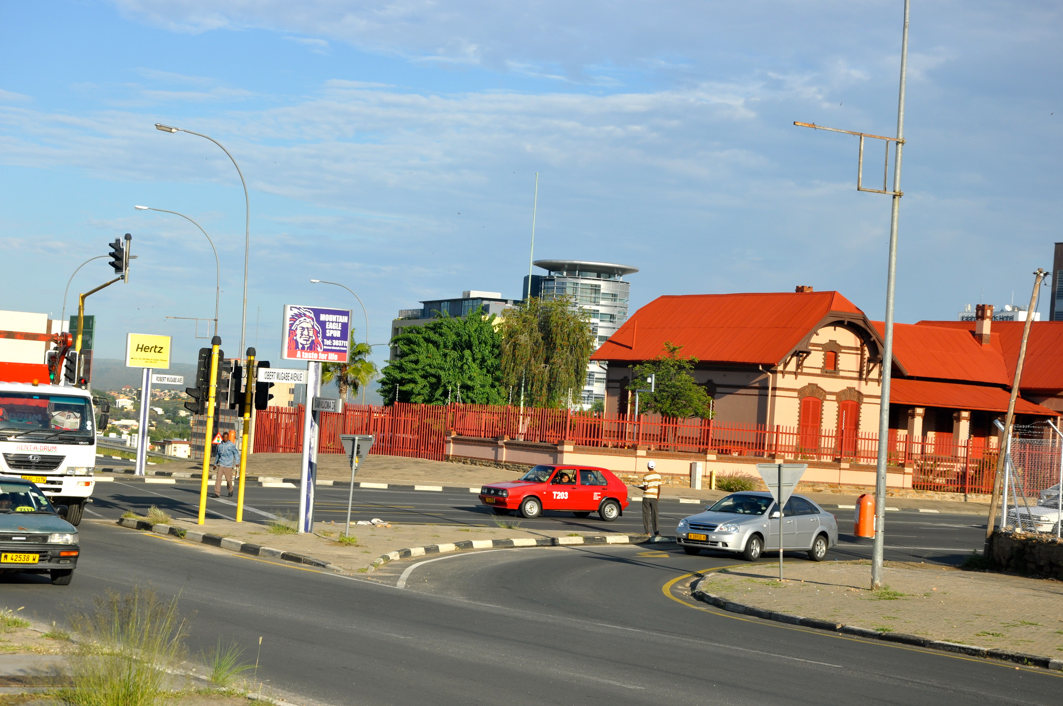 Trânsito organizado em Windhoek - Joaquim Nery Trânsito organizado em Windhoek