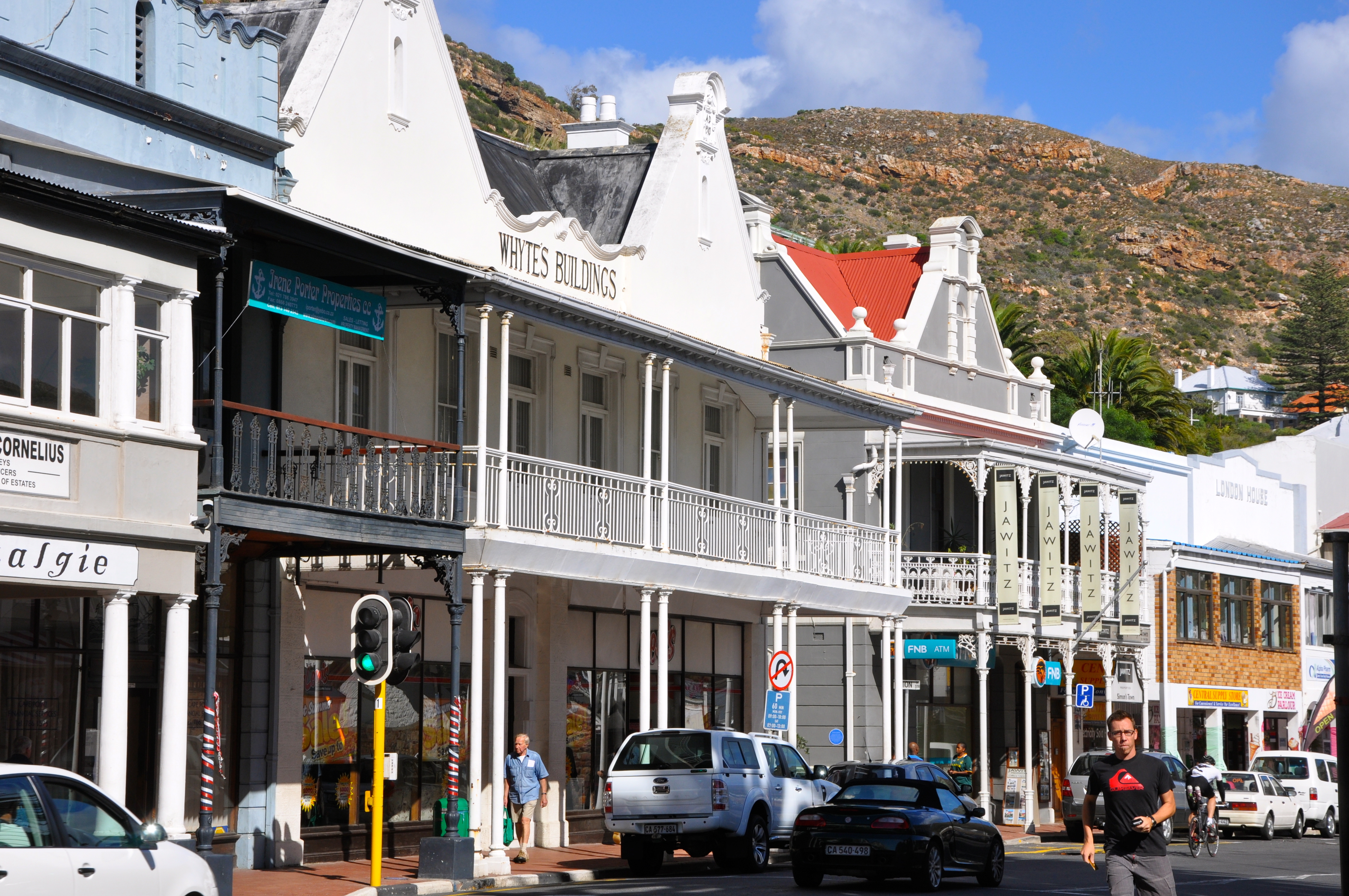 Simon's Town - Uma forte influência inglesa, inclusive na arquitetura. - Joaquim Nery Simon's Town - Uma forte influência inglesa, inclusive na arquitetura.