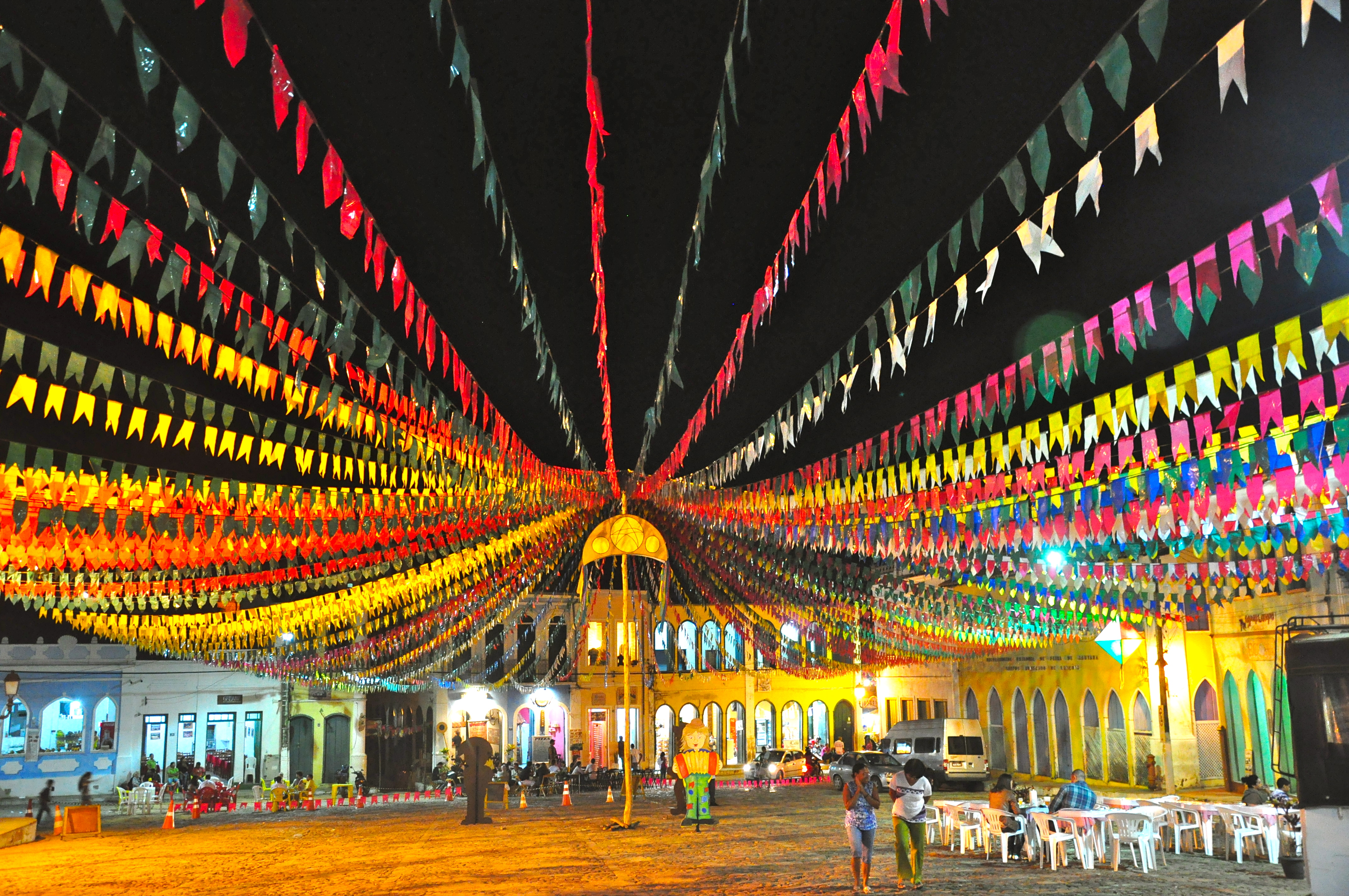 A cidade decorada para o São João. - Joaquim Nery A cidade decorada para o São João.
