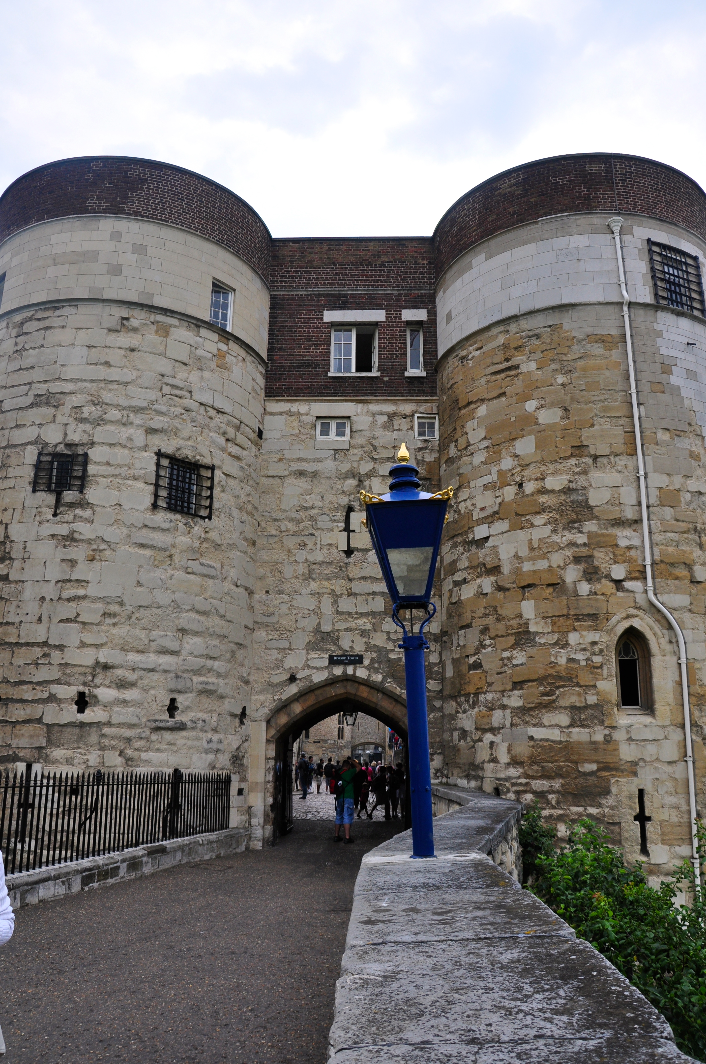 Os portões da entrada do castelo. - Joaquim Nery Os portões da entrada do castelo.