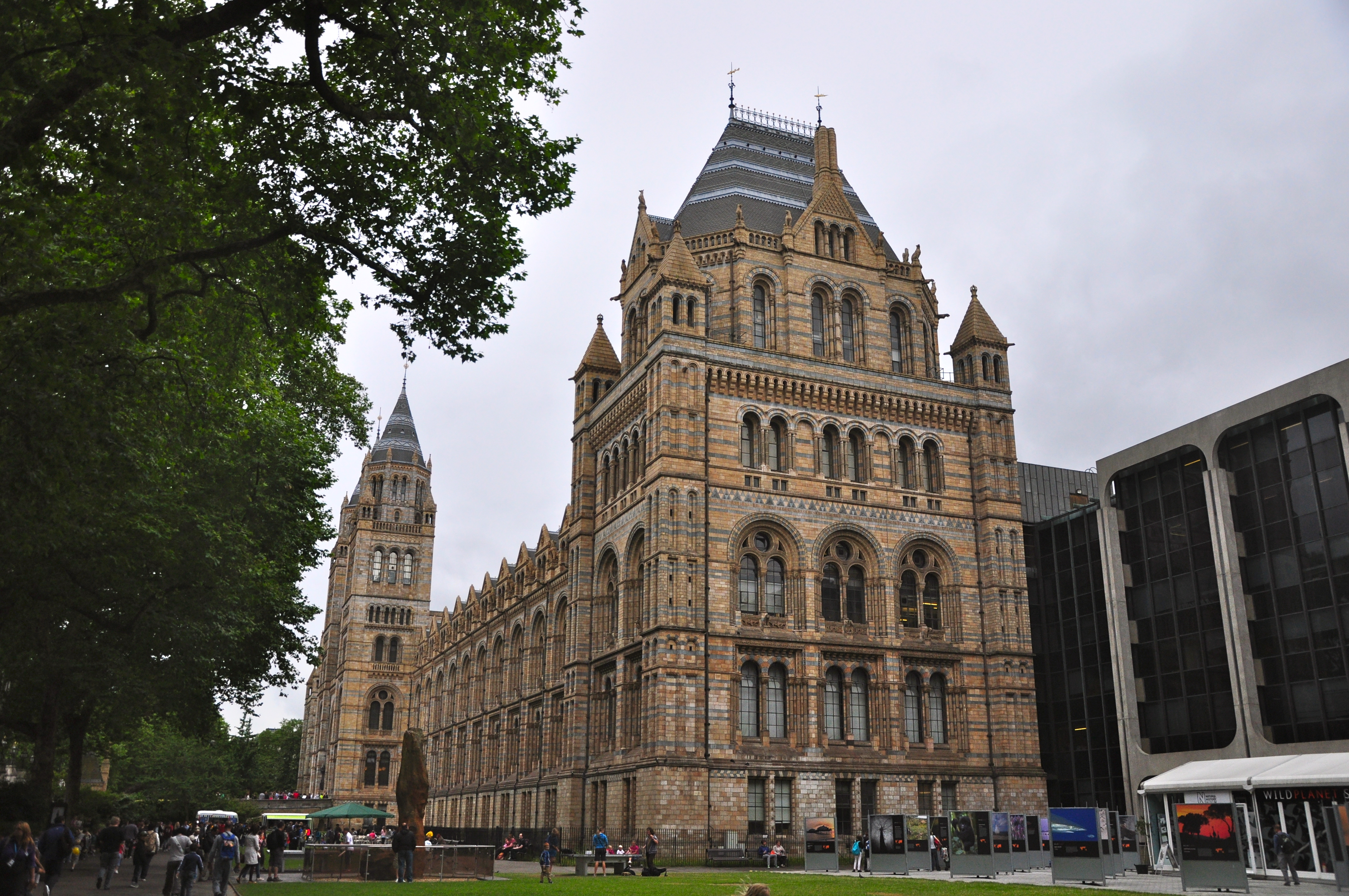O belo prédio do Museu de História Natural de Londres. - Joaquim Nery O belo prédio do Museu de História Natural de Londres.