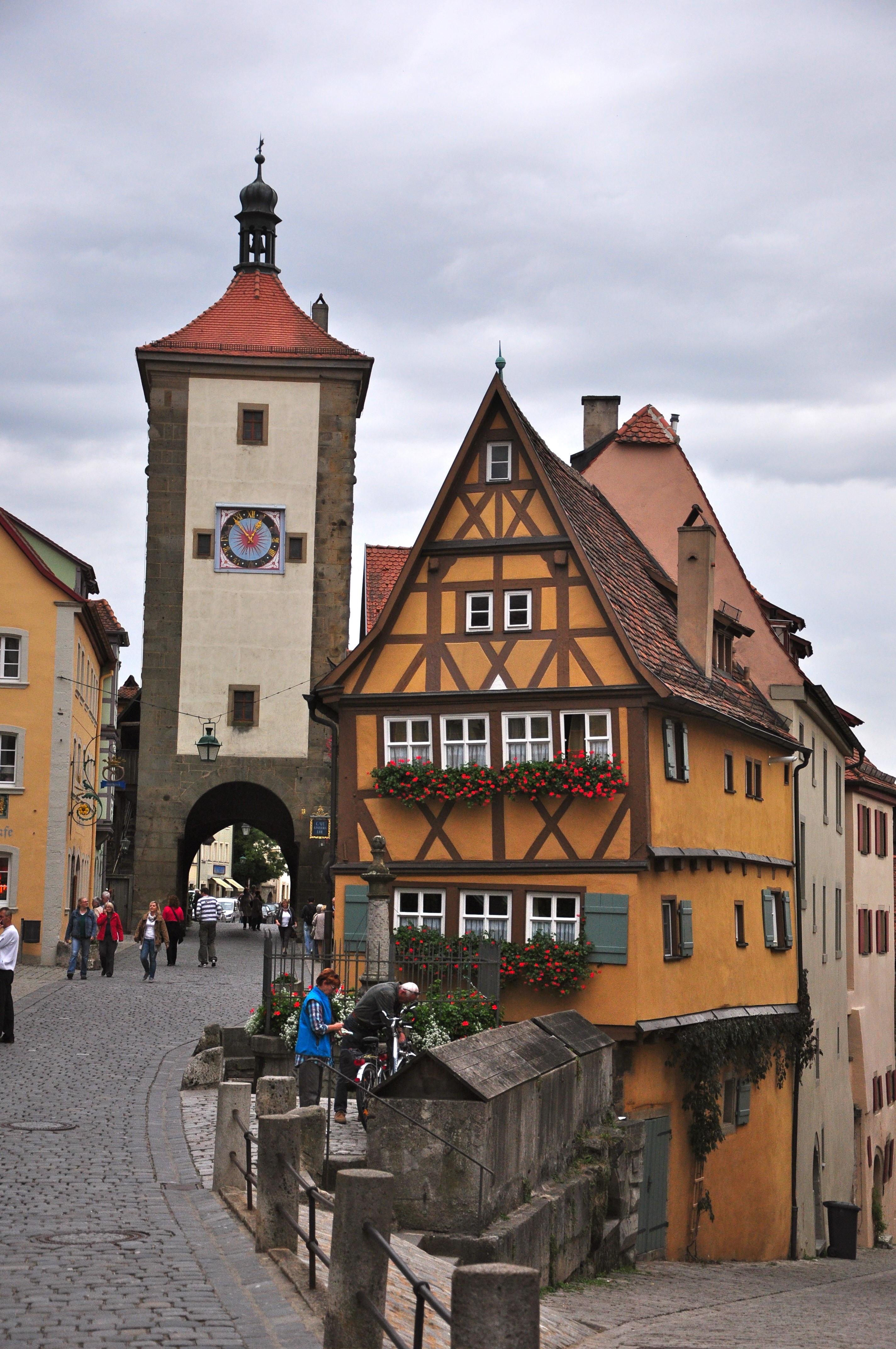 Um dos portões que dão acesso á cidade de Rotemburgo. - Joaquim Nery Um dos portões que dão acesso á cidade de Rotemburgo.