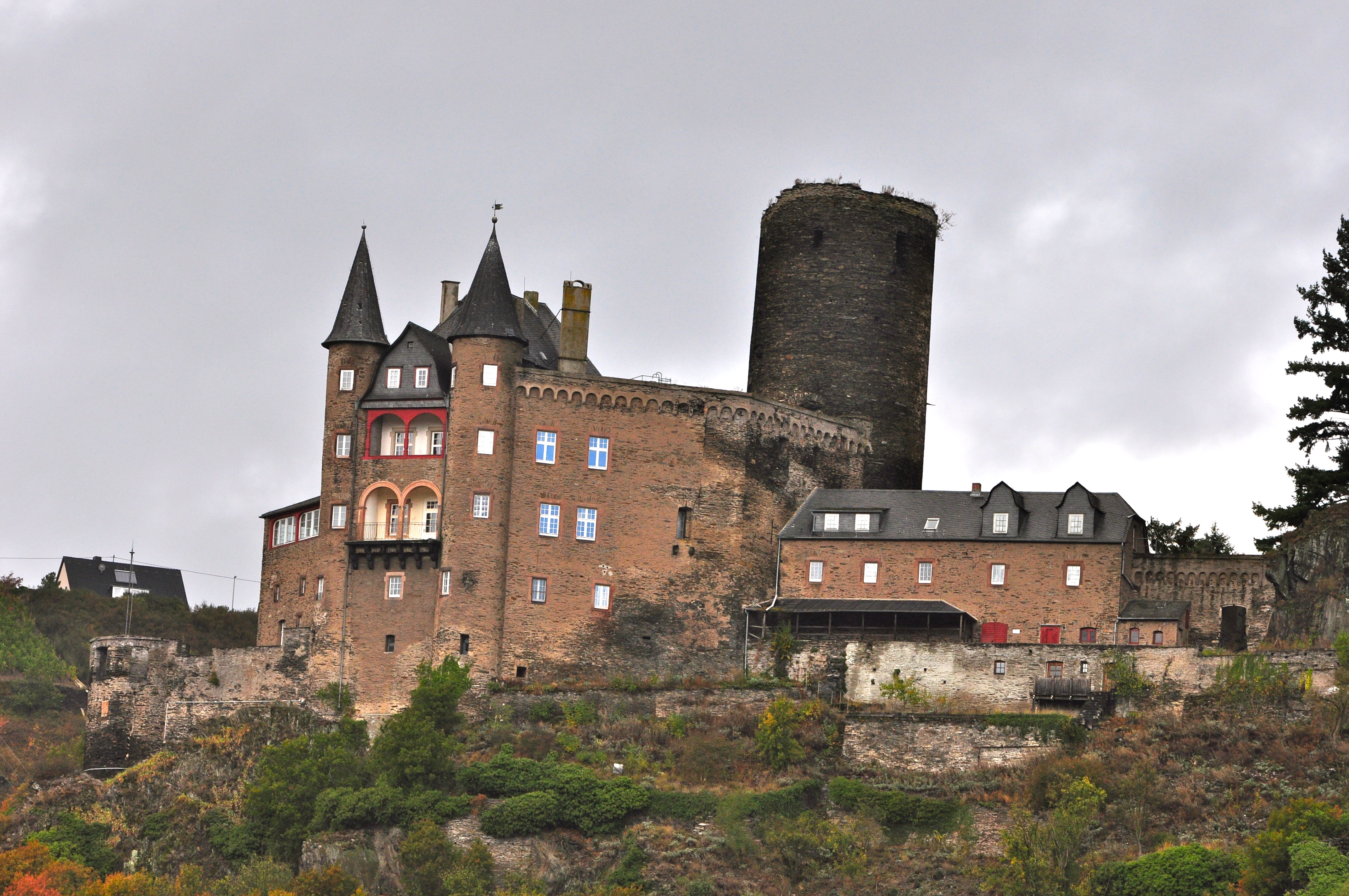 Castelo nas margens do Reno