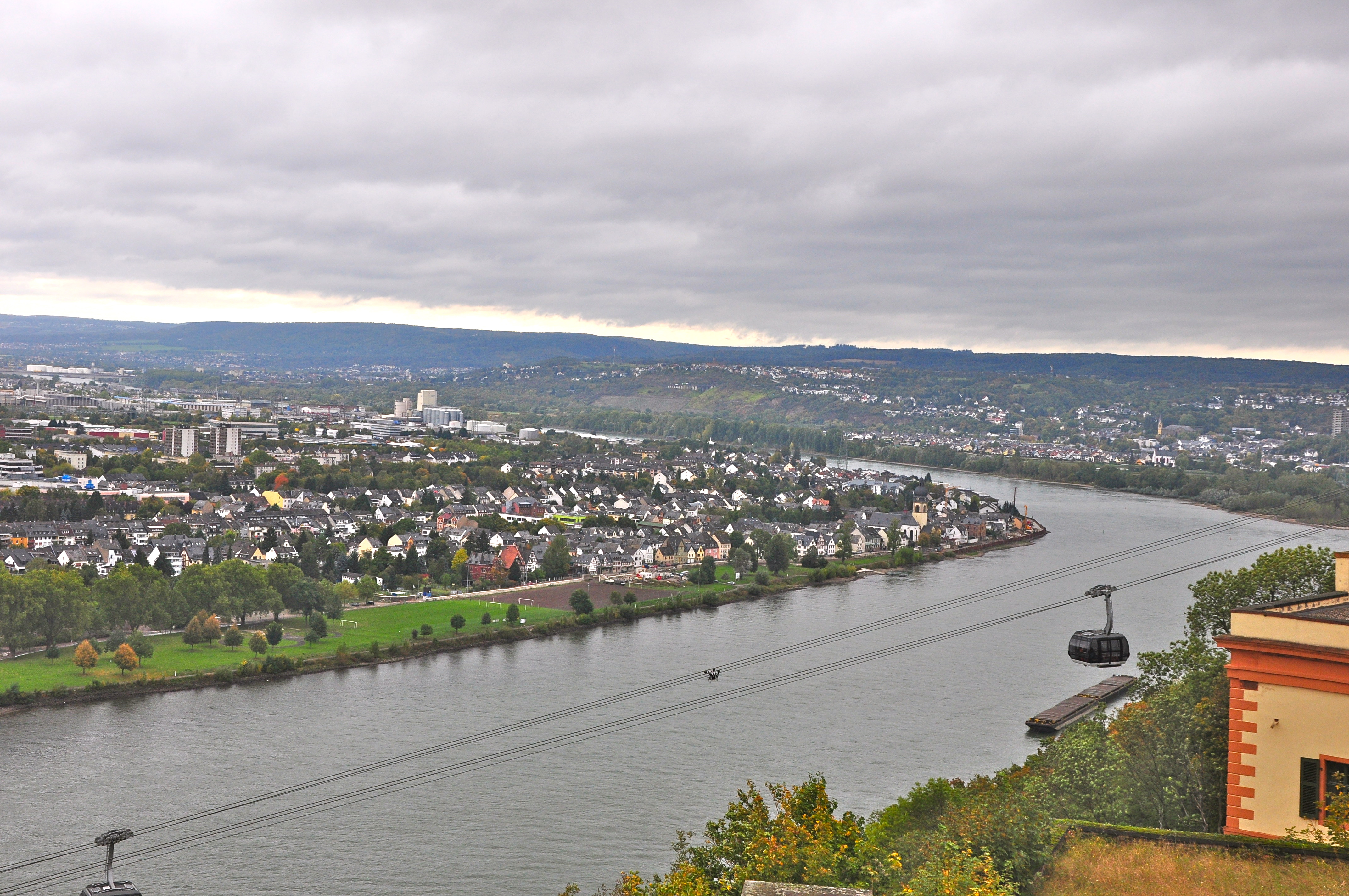 Vista do alto da Fortaleza Ehrenbreistein