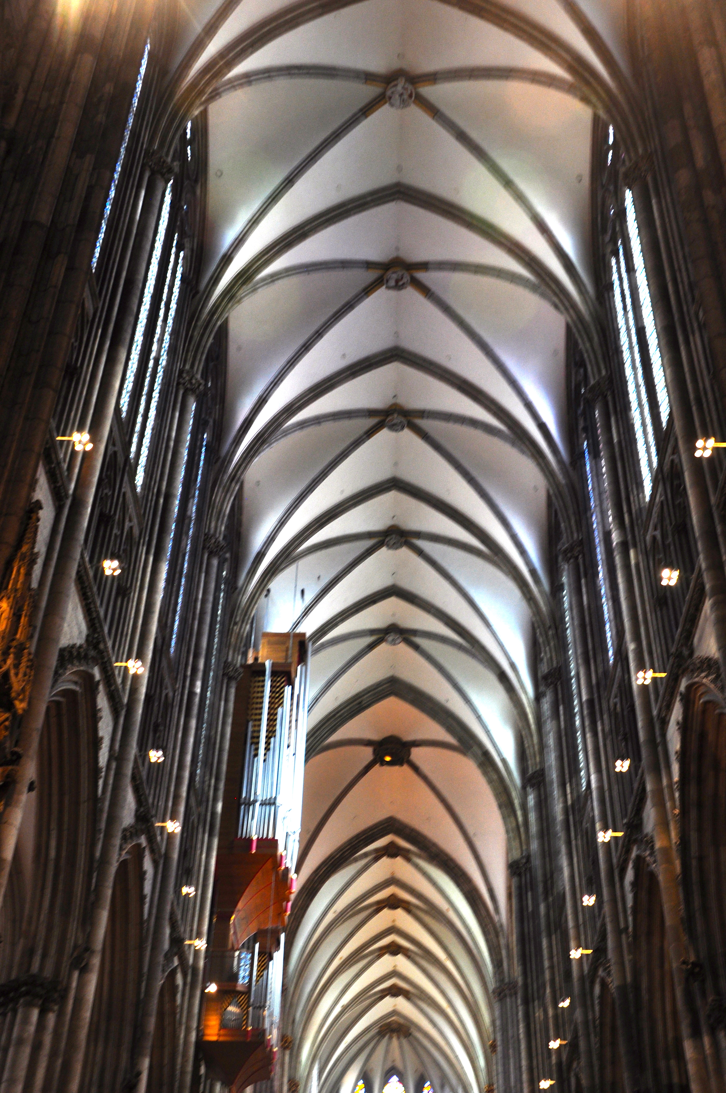 Detalhe da nave da Catedral de Colônia