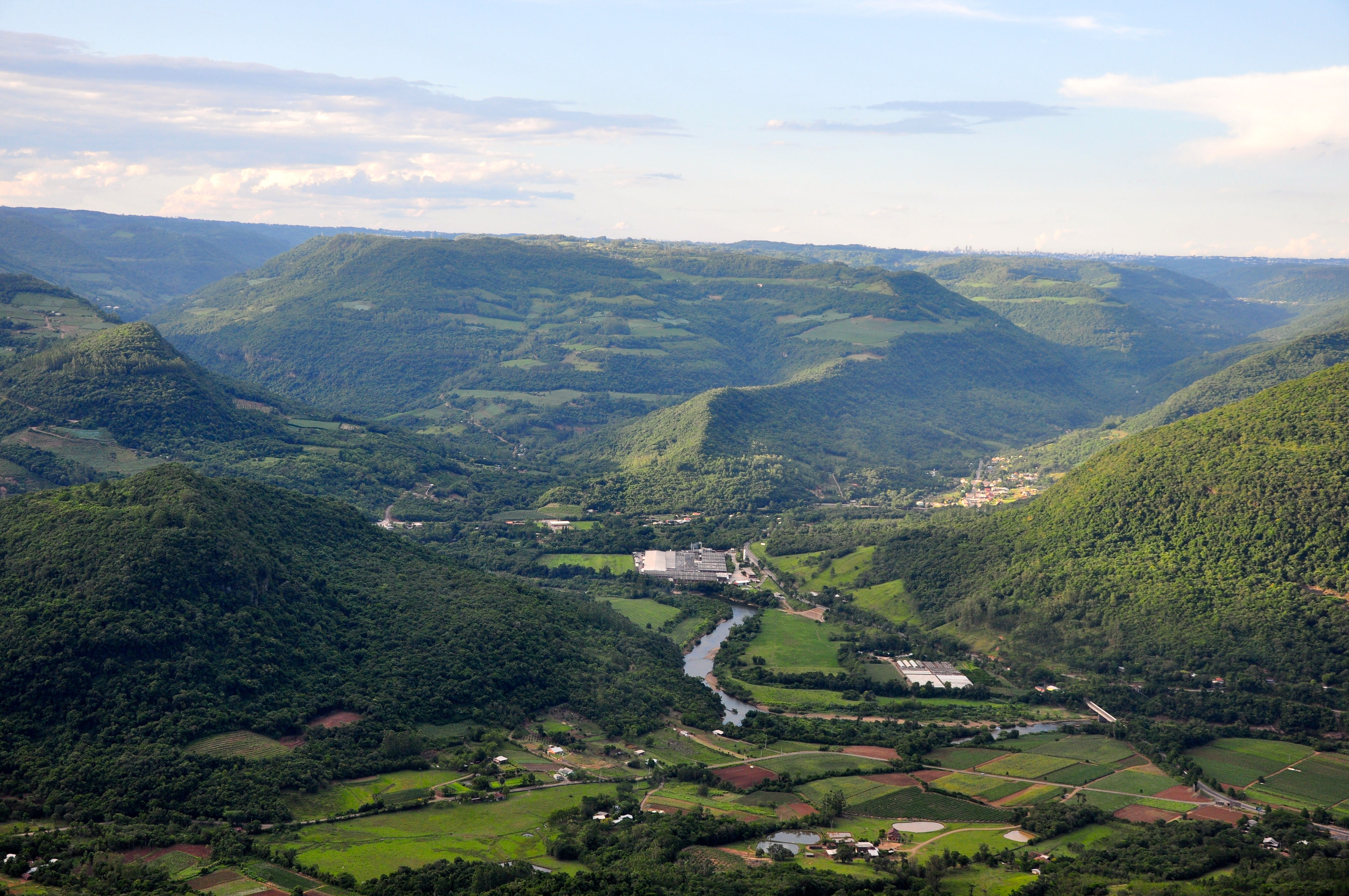 Paisagem do alto do Ninho das Águias.