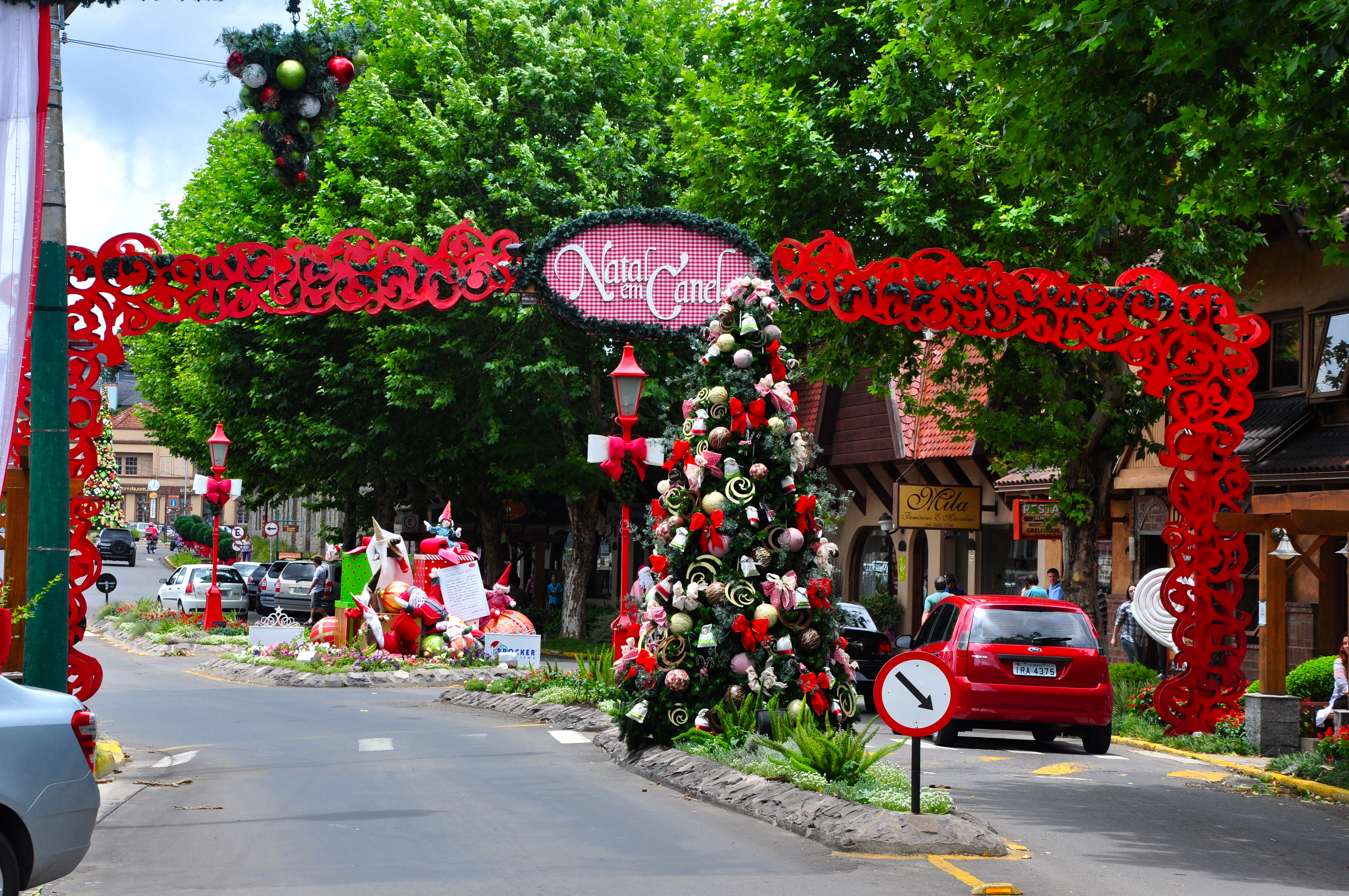 A cidade de Canela decorada para o Natal.