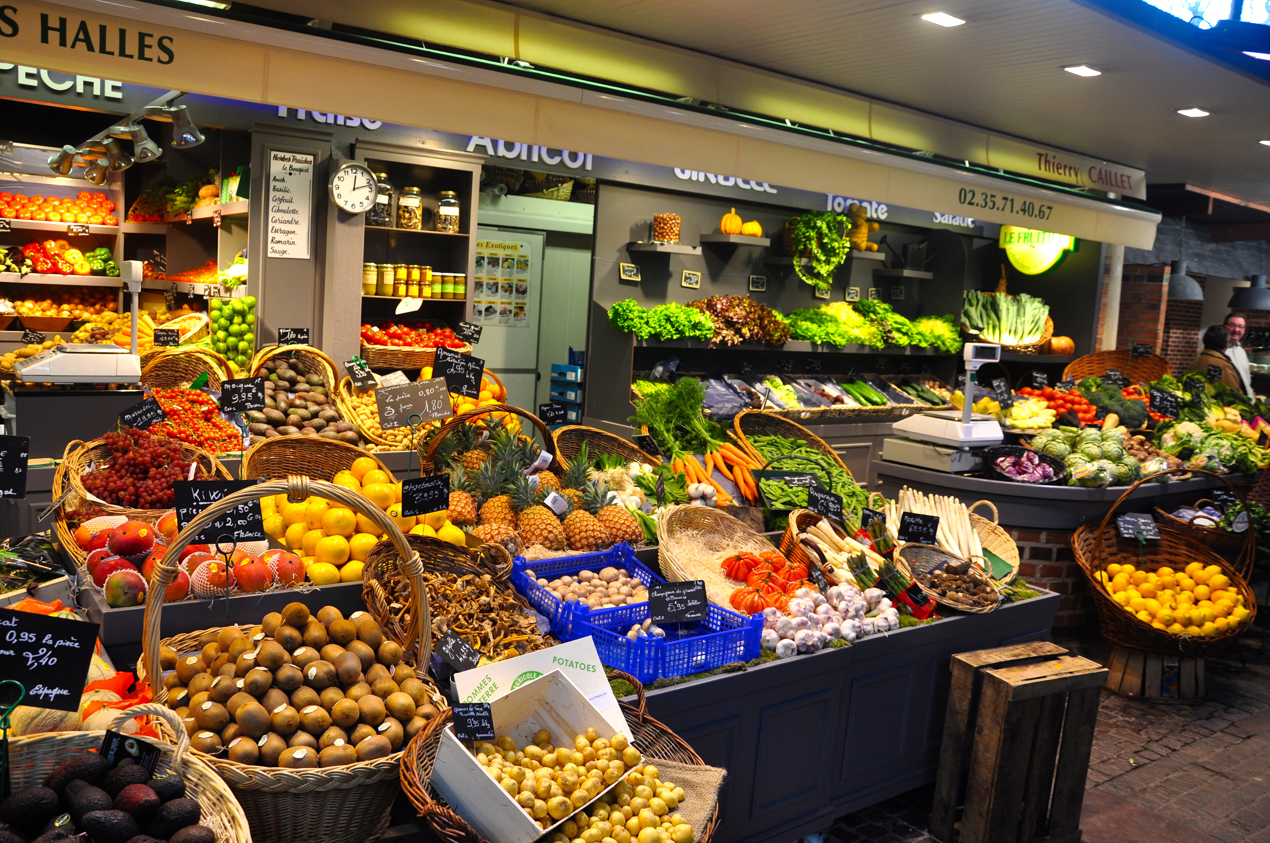 O mercado de Rouen na Praça Joana D'Arc.