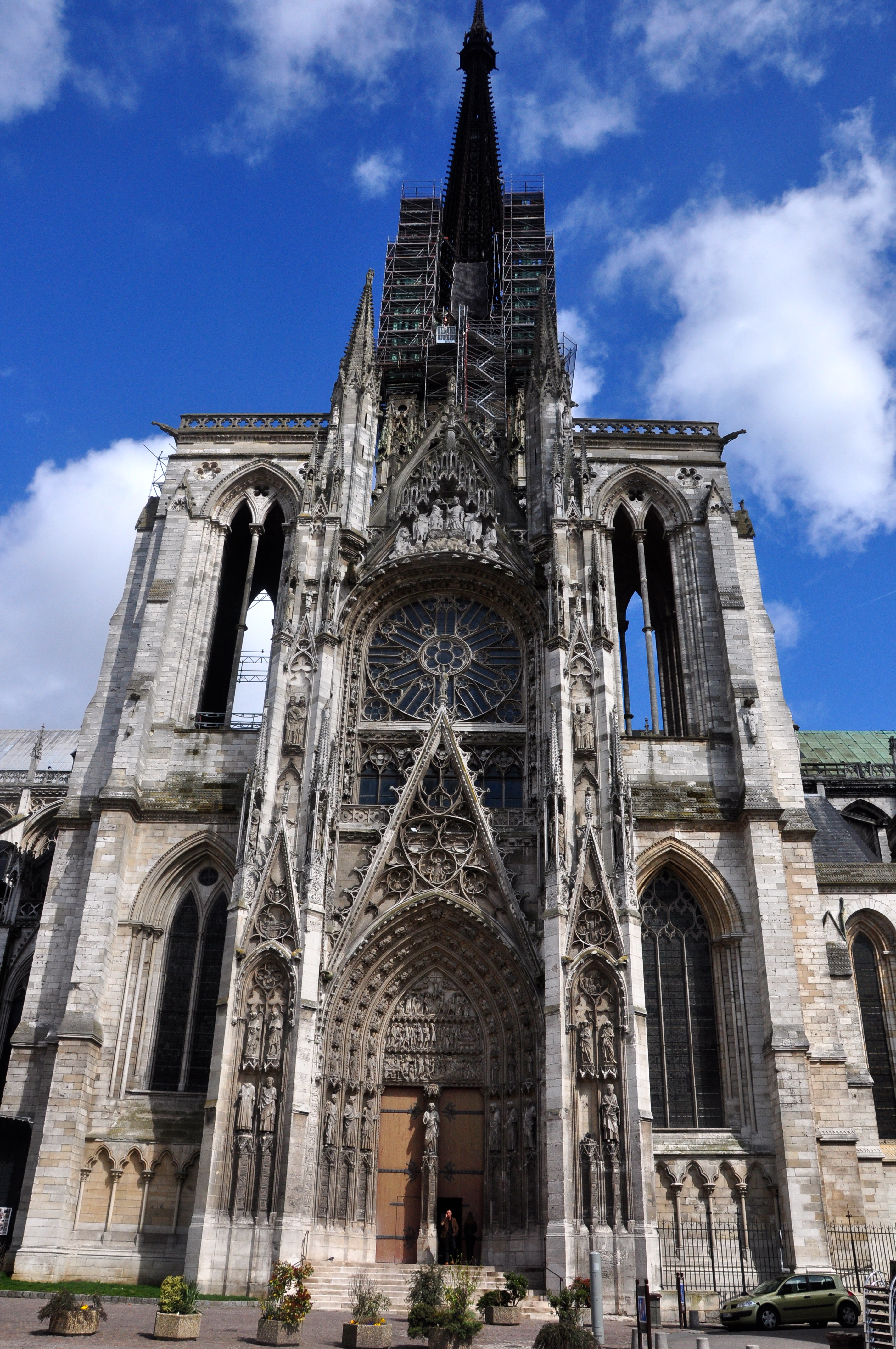 A fachada da Catedral de Rouen retratada por Monet.