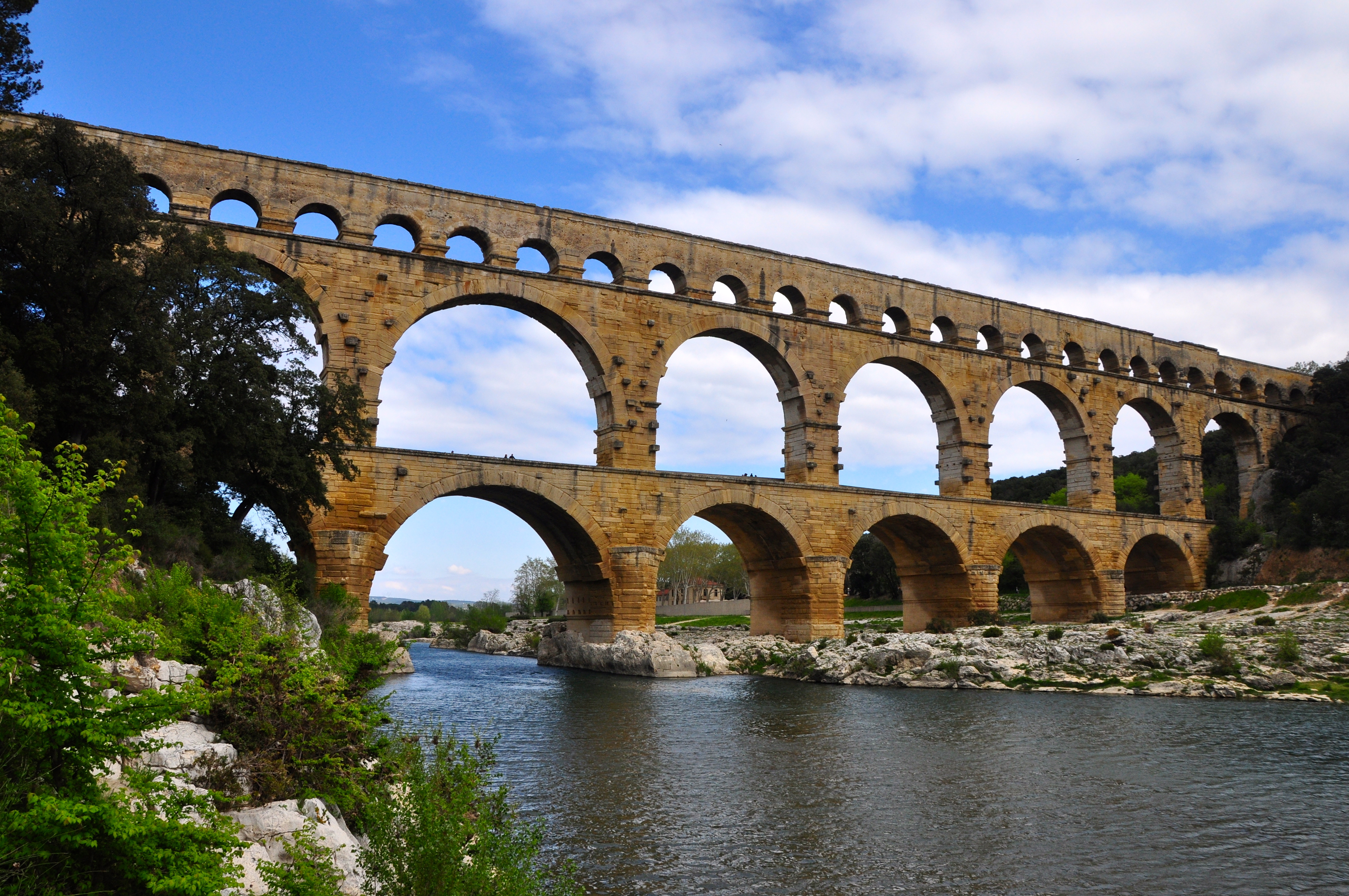 A Pont du Gard tem 2000 anos de existência.