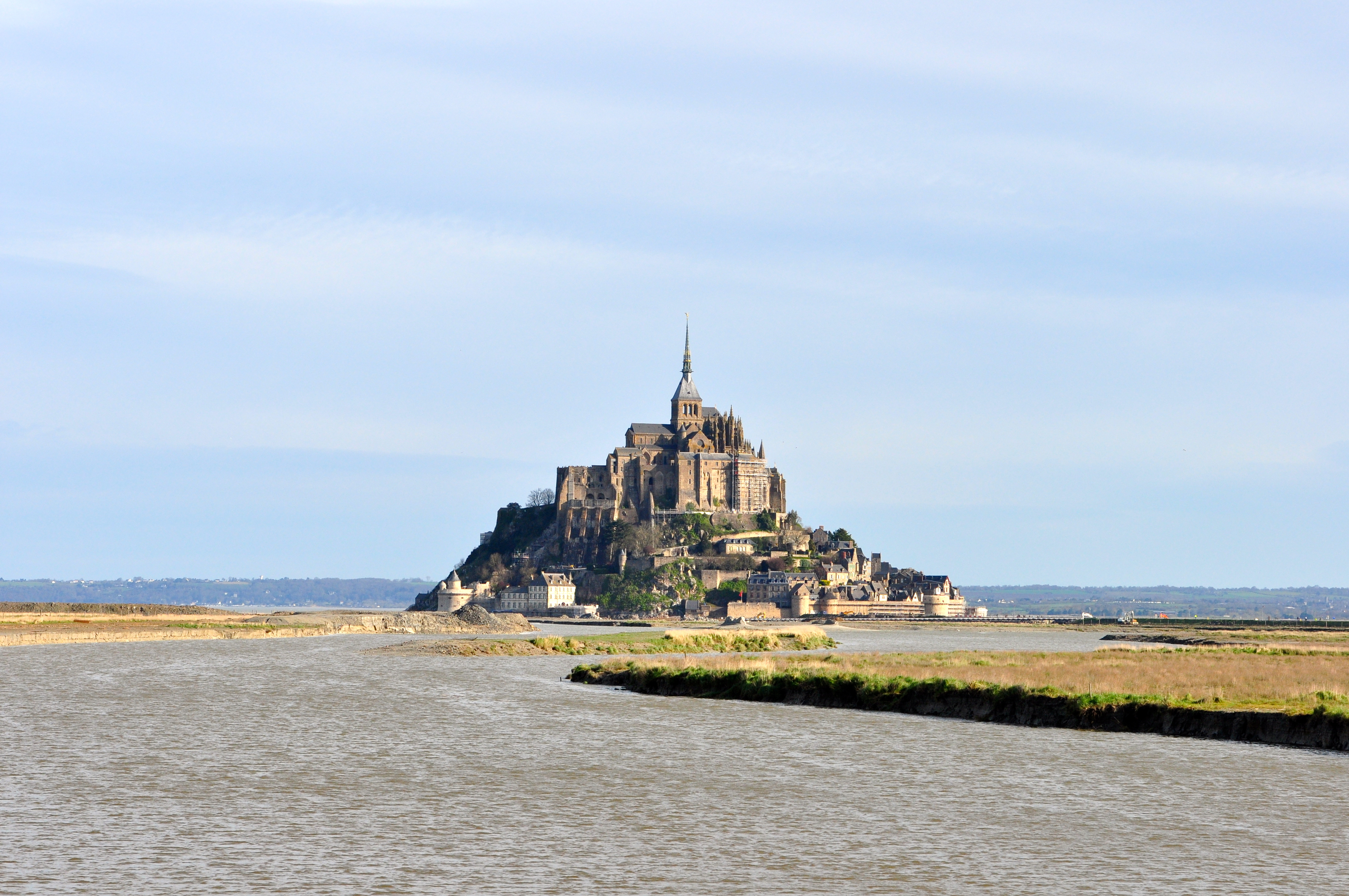 O Monte Saint-Michel. Ilha ou península, depende da maré.