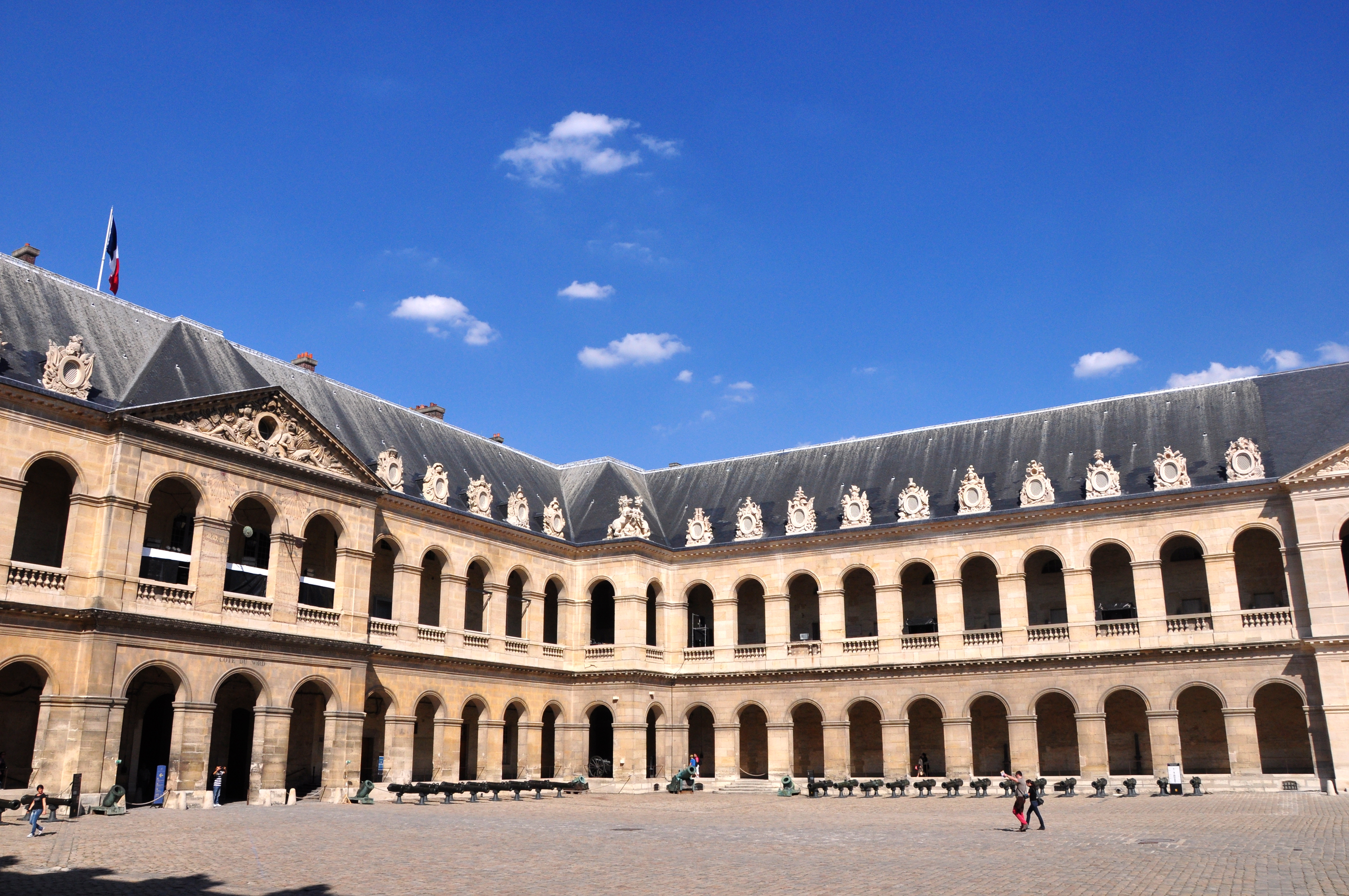 O edifício onde funciona o Museu do Exército.