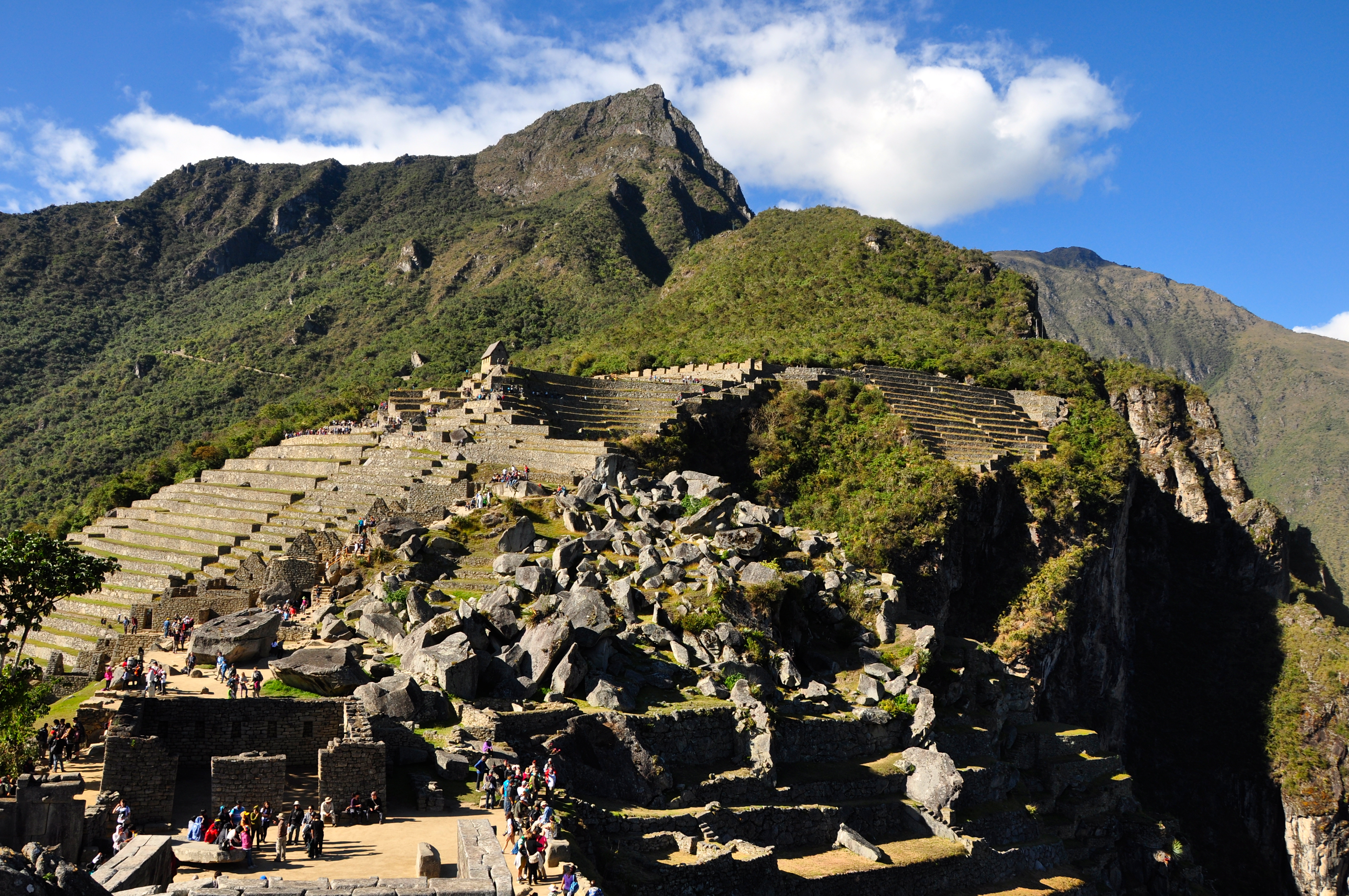 A trilha Inca chega pela Porta do Sol.