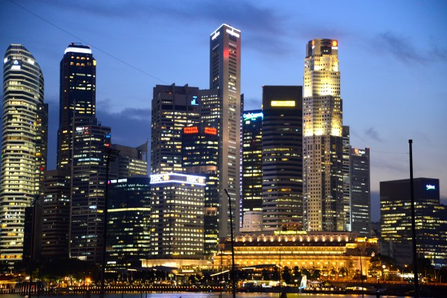 O centro financeiro de Singapura à noite.