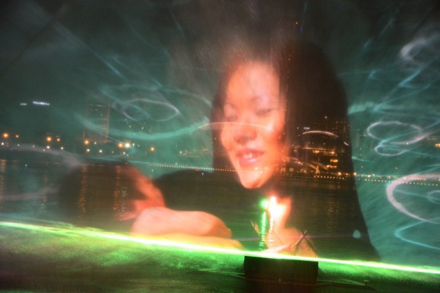 Um show de água, luzes e projeções na Baía Marina de Singapura.