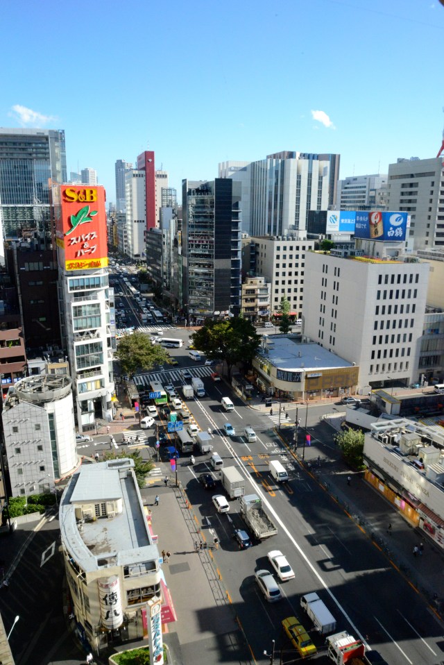 Avenida no centro de Tóquio.