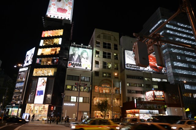 Os letreiros coloridos da Rua Omotesando