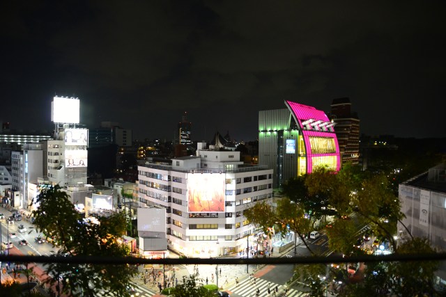 Ruas iluminadas em Tóquio.