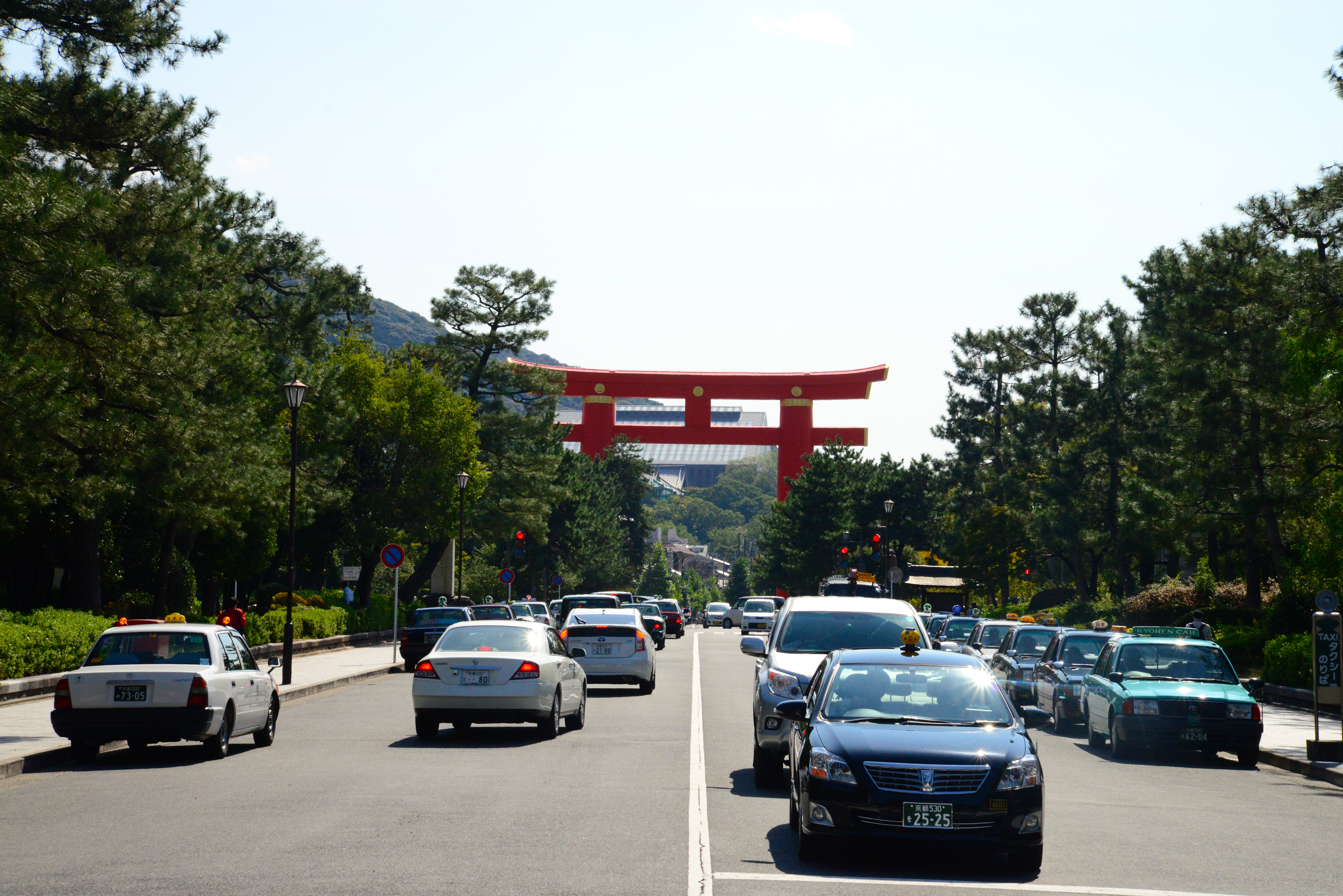 Avenida de Quioto com portal Xintoísta ao fundo.