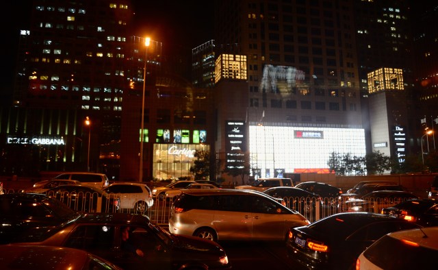 Trânsito caótico na chegada a Pequim.