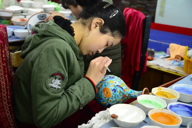 Fábrica de vasos em "closonet". 