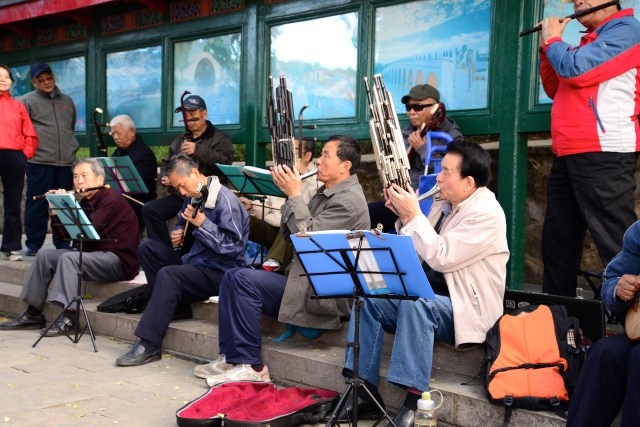 Músicos se apresentam no Parque.