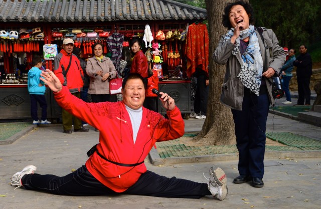 Cantores se exibindo no Parque.