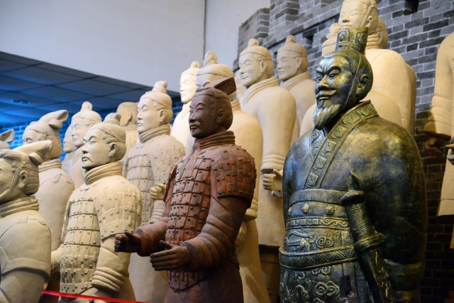 Réplicas artesanais dos Guerreiros de Terracota.