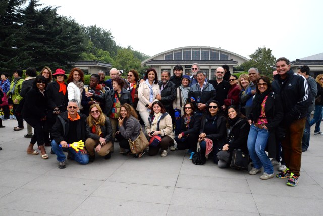 O nosso grupo na entrada do Museu onde fica o Exército de Terracota.