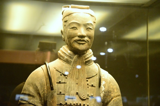 Detalhes de um oficial de alta patente.