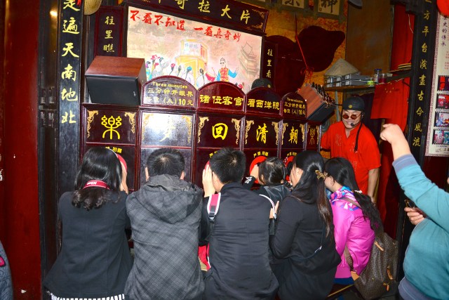 Cinema de marionetes na Cidade Antiga.