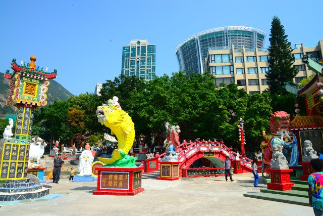 O colorido Templo dos Pescadores parece um parque infantil.