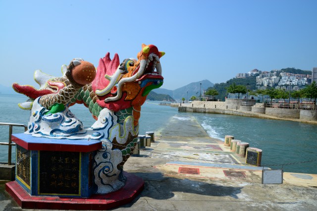 O dragão chinês à beira-mar.