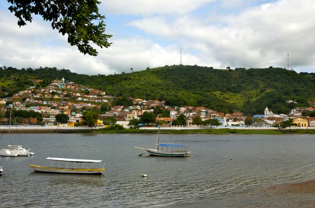A cidade de São Félix vista de Cachoeira.