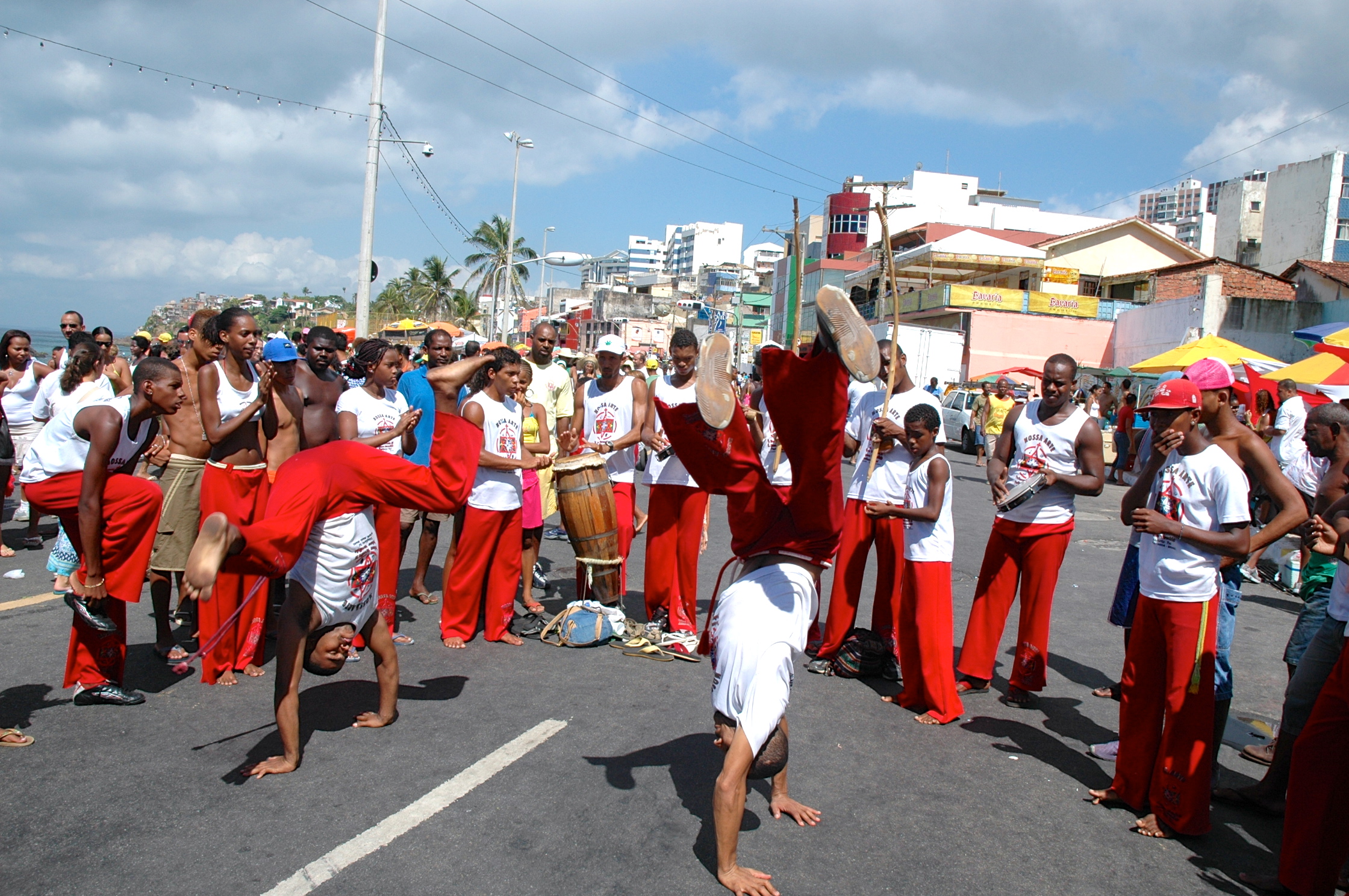 Roda de capoeira na Festa do Rio Vermelho.