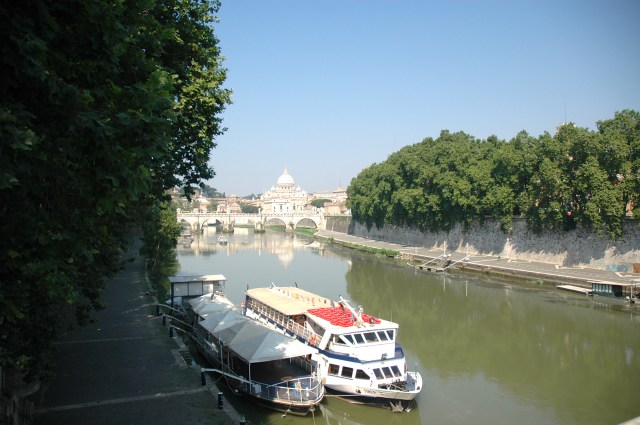 O Rio Tibre que corta Roma.