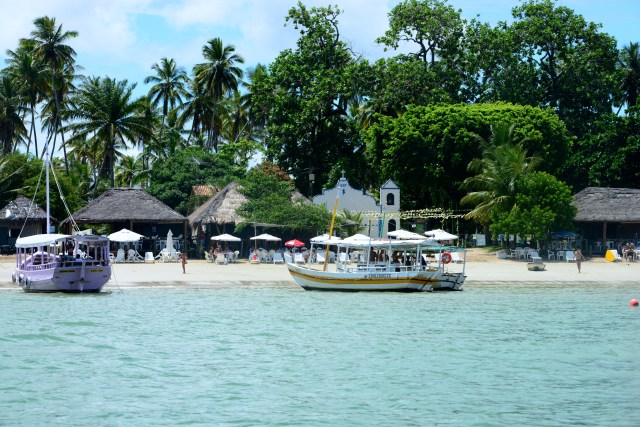 A Barraca do Léo, onde se come uma excelente "lambreta" de Garapuá.