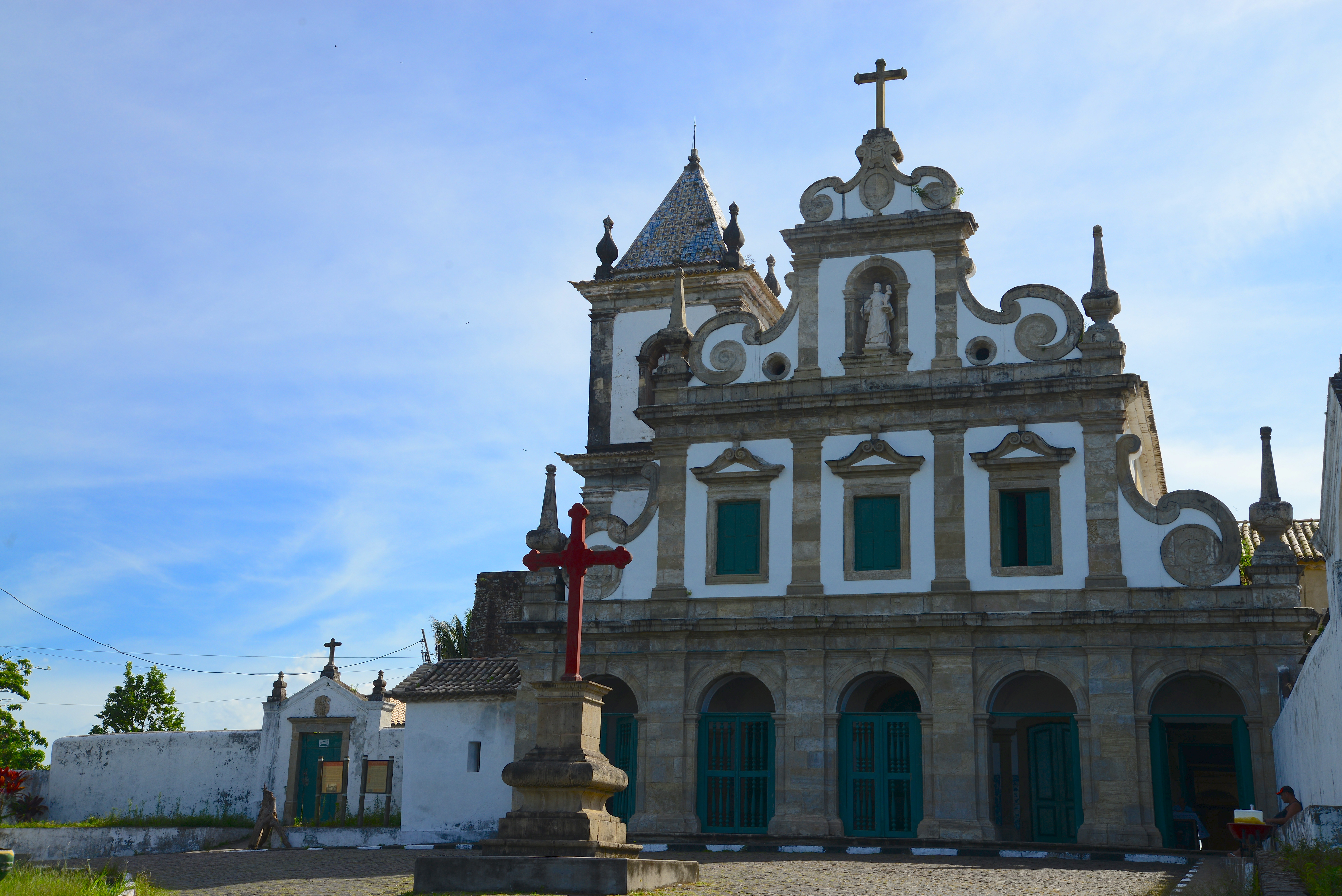 A belíssima fachada do Convento de Santo Antônio em Cairu.