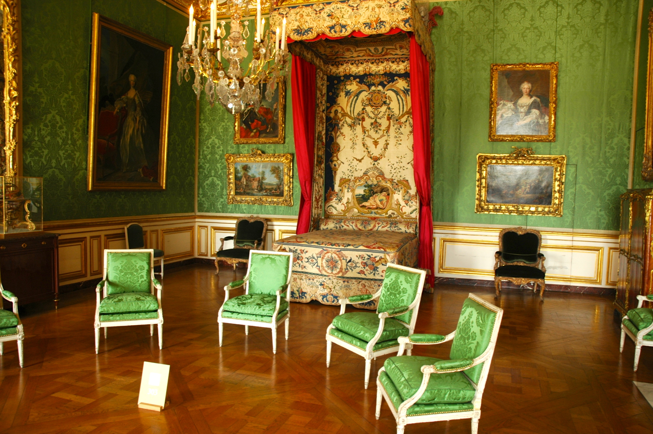 Os aposentos suntuosos do Palácio de Versalhes.