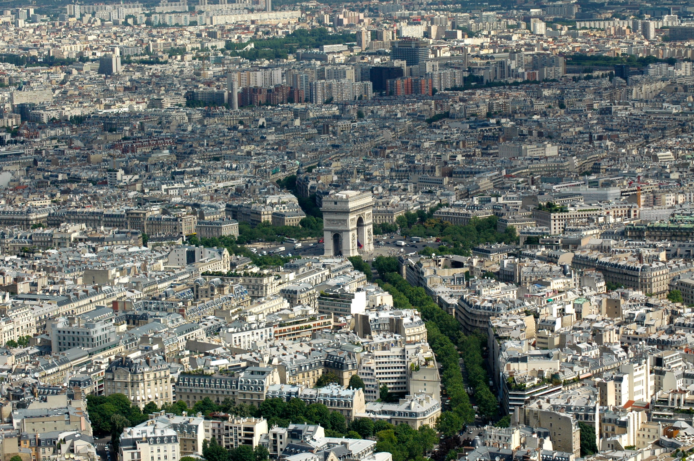O Arco do Triunfo visto do alto da Torre Eiffel