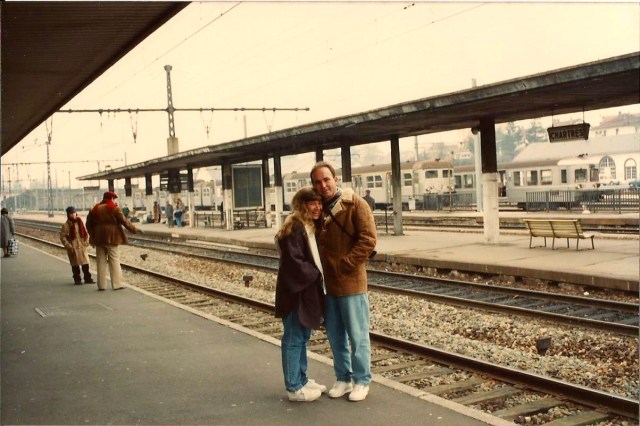 Muito frio na espera do trem para Versalhes.