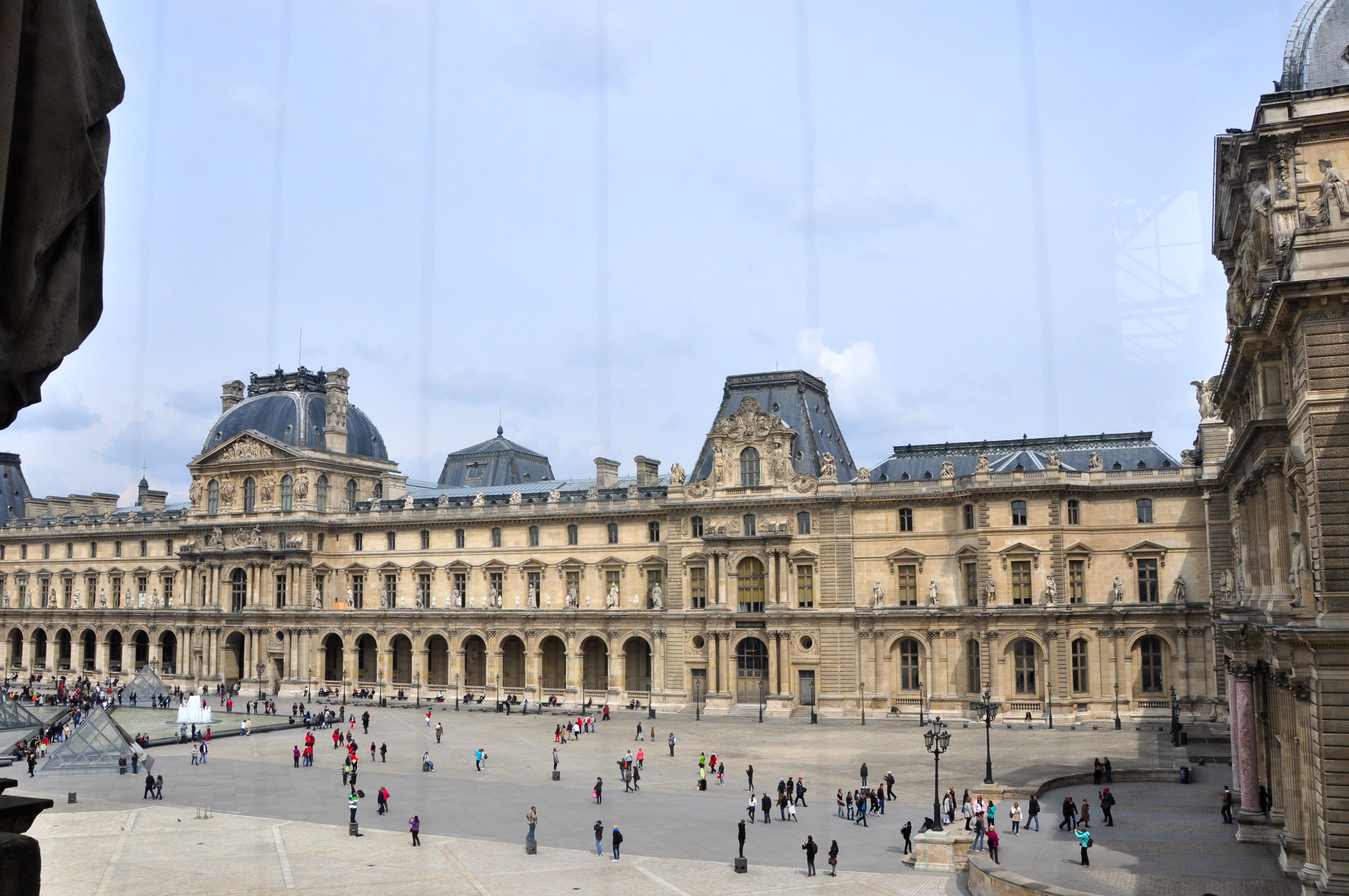  Palácio do Louvre.