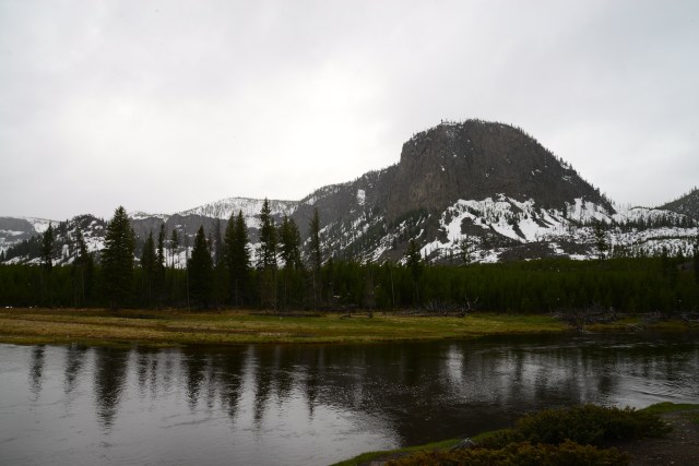 Paisagem do Parque Nacional Yellowstone, próximo à Entrada Oeste.